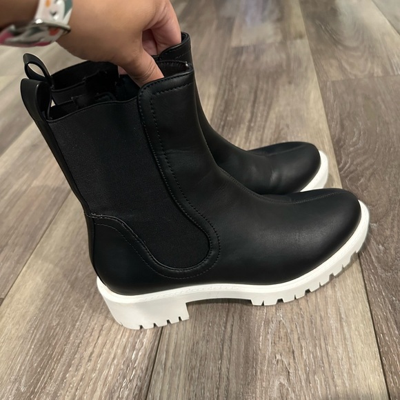 Women Platform Leather Boots - Picture 2 of 4